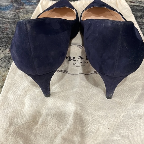 Prada | AUTH Suede Pumps - Picture 9 of 11